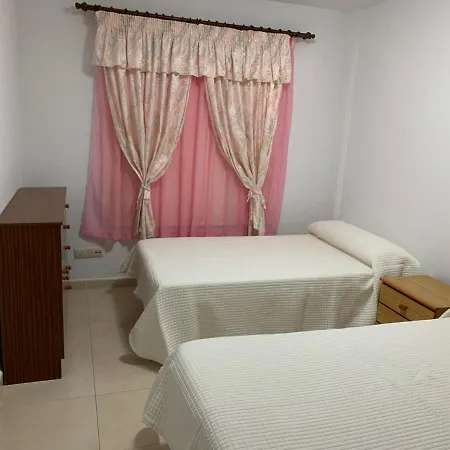 La Pardela, 2 *